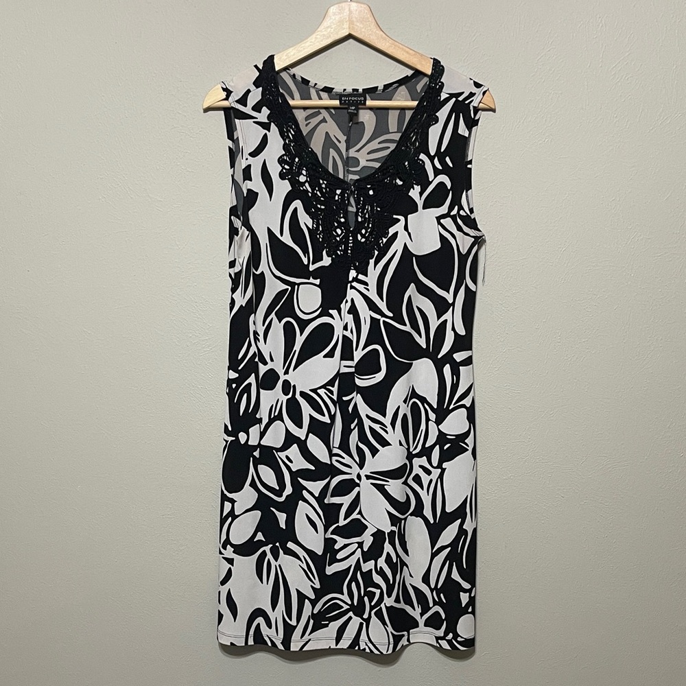Crochet Keyhole Neckline Black & White Floral Sleeveless Dress, 14P